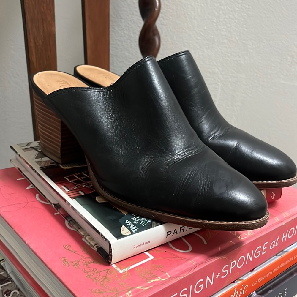 Madewell black leather mules